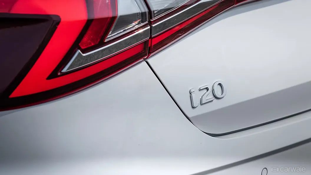 i20 Rear Logo Image, i20 Photos in India - CarWale
