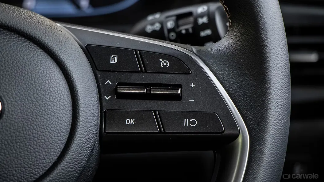 i20 Right Steering Mounted Controls Image, i20 Photos in India CarWale
