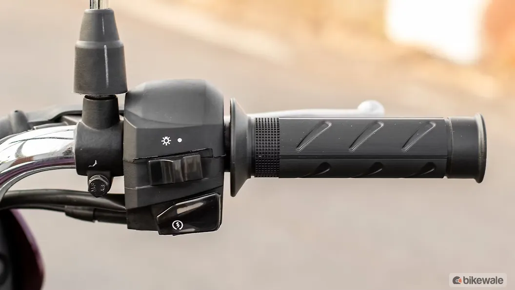 TVS Radeon Handle Bar Image BikeWale