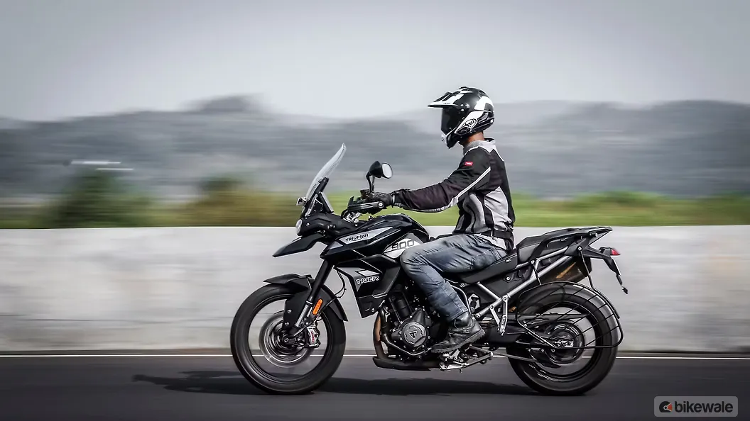 Triumph Tiger 900 [2020-2022] Rear View Image – BikeWale