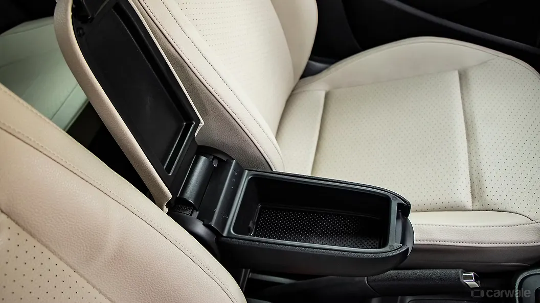 Rapid TSI Front Centre Arm Rest Image, Rapid TSI Photos in India CarWale