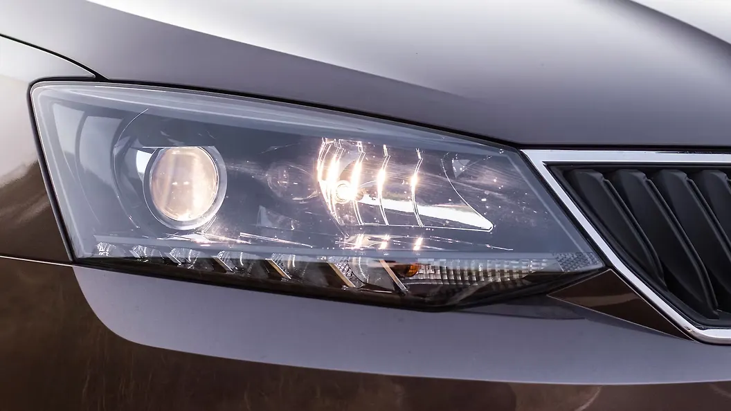 Rapid TSI Headlight Image, Rapid TSI 