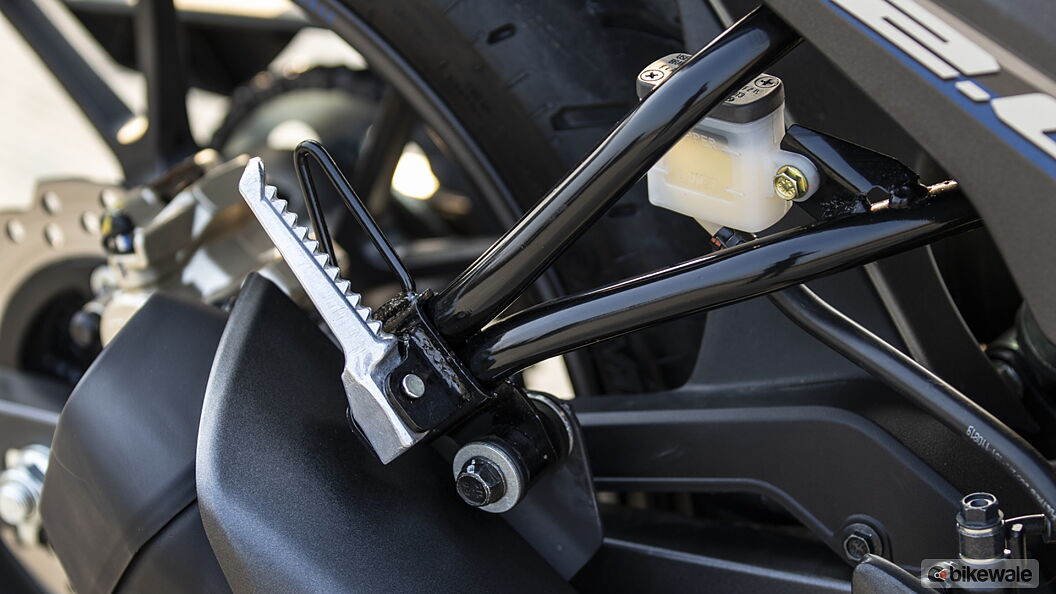 Honda Hornet 2.0 Rear Brake Lever Assembly Image – Bikewale