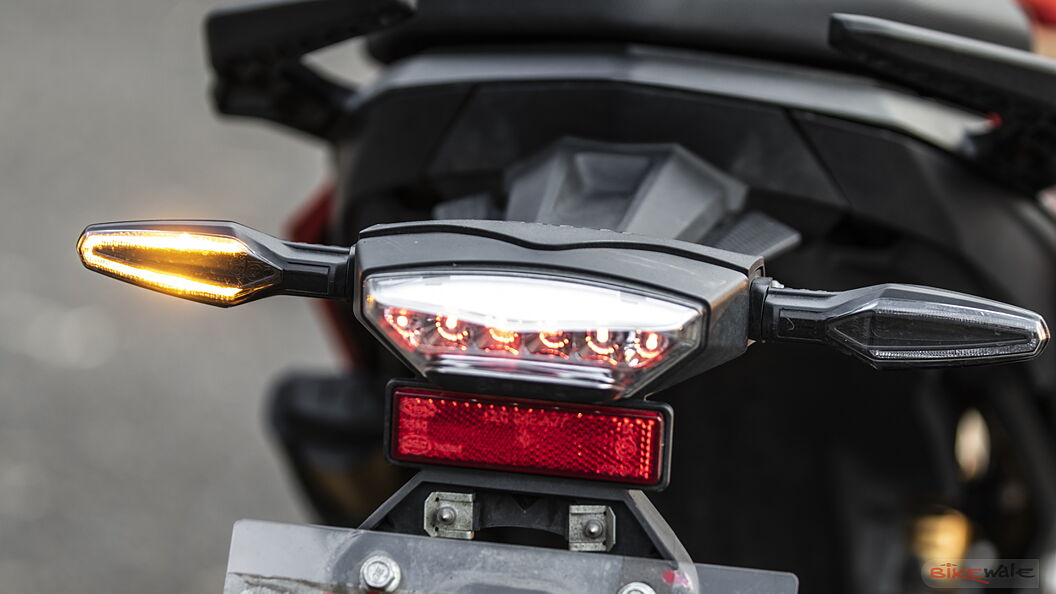 BMW F900XR [2021] Rear Reflex Reflector Image – BikeWale