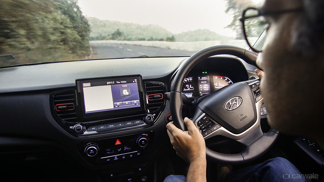 verna-steering-wheel-image-verna-photos-in-india-carwale