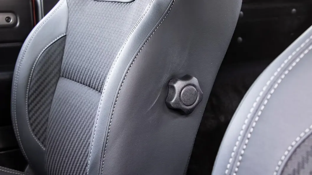 thumbnail image 2 of Seat Lumbar Support Knob – For Ford F250/F350 1999-2003, Driver & Passenger Side, Black, 1 Piece 2 of 4