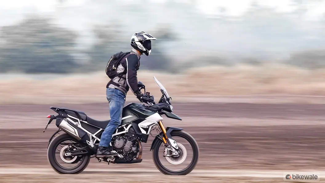 Triumph Tiger 900 [2020-2022] Rear View Image – BikeWale