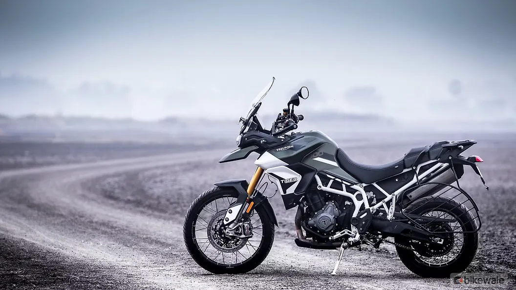 Triumph Tiger 900 [2020-2022] Rear View Image – BikeWale