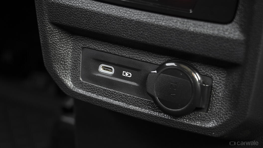 Tiguan Rear Row Charging Point Image, Tiguan Photos in India - CarWale