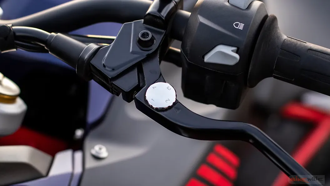 BMW G 310 GS Clutch Lever Image – BikeWale