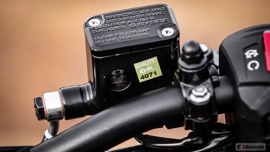 Jawa 42 Front Brake Fluid Reservoir Image BikeWale