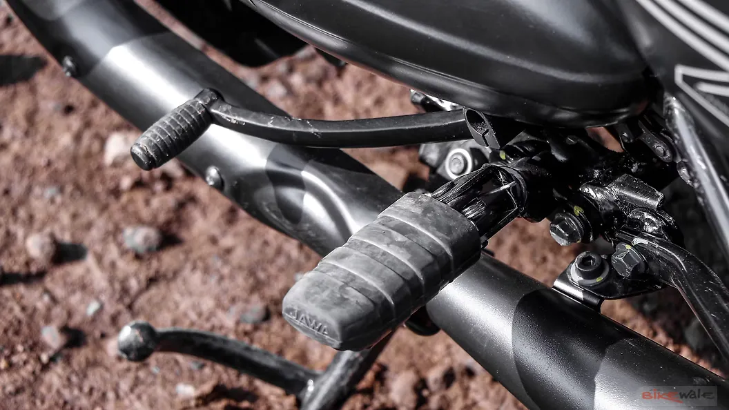 Jawa 42 Handle Bar Image – BikeWale