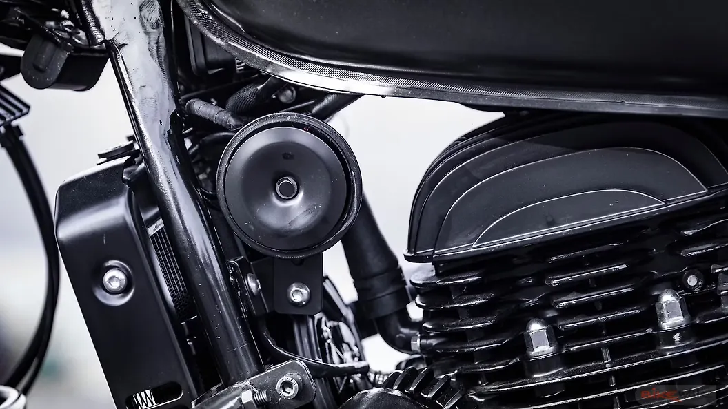 Jawa 42 Handlebar Clamp Image BikeWale