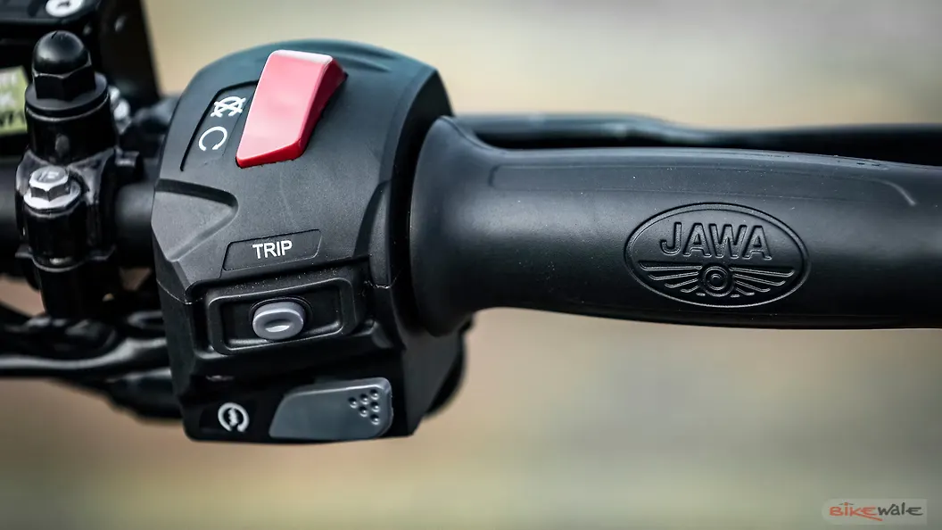 Jawa 42 Handle Bar Image – BikeWale