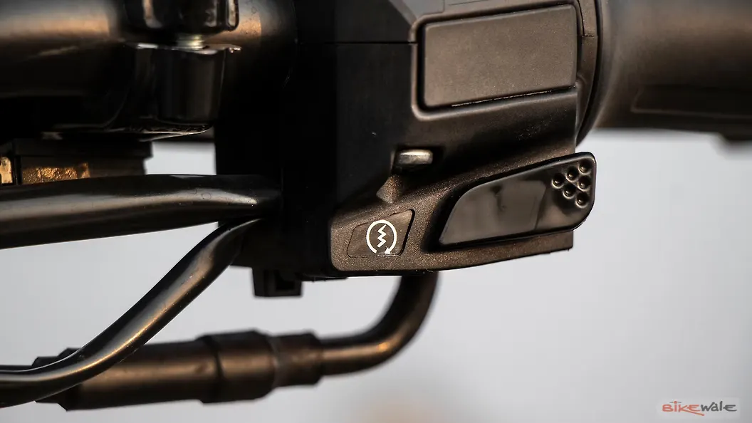 Jawa Perak Turn Indicators Switch Image BikeWale