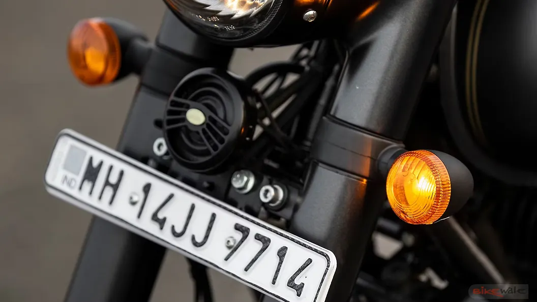 Jawa Perak Front Turn Indicators Image BikeWale