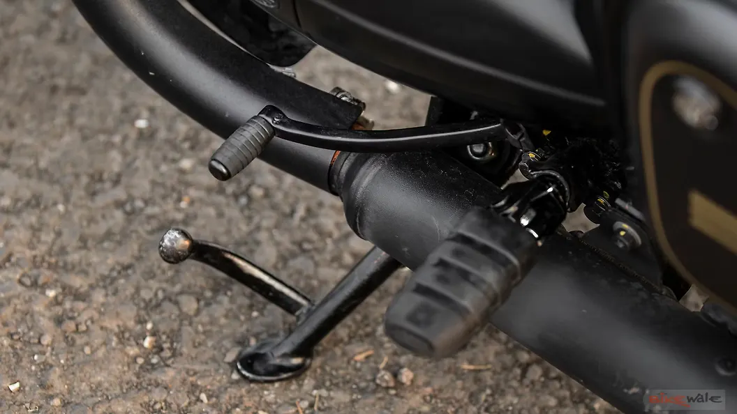 Jawa Perak Turn Indicators Switch Image BikeWale