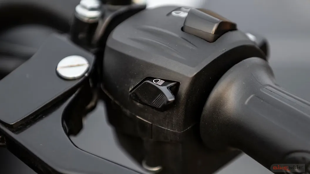 Jawa Perak Turn Indicators Switch Image BikeWale