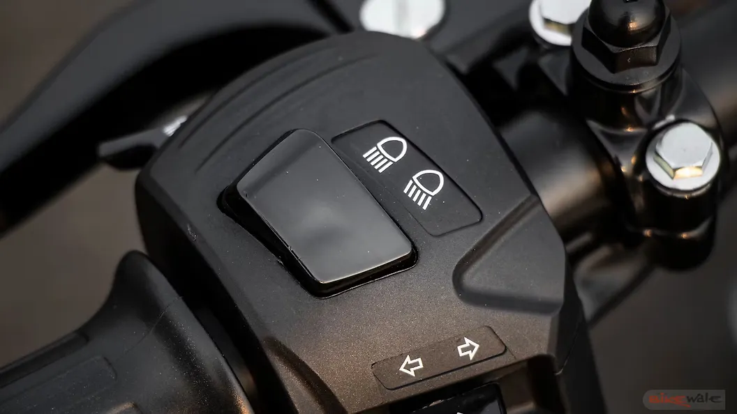 Jawa Perak Turn Indicators Switch Image BikeWale