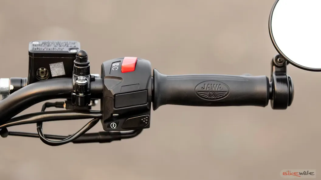Jawa Perak Turn Indicators Switch Image BikeWale