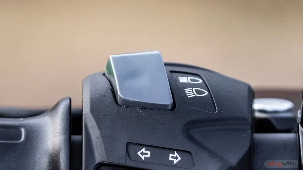 Jawa 42 High Beam Low Beam Switch Image BikeWale