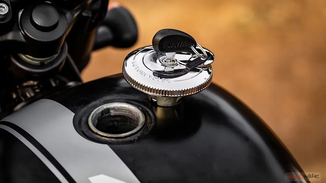Jawa 42 Fuel Tank Image BikeWale