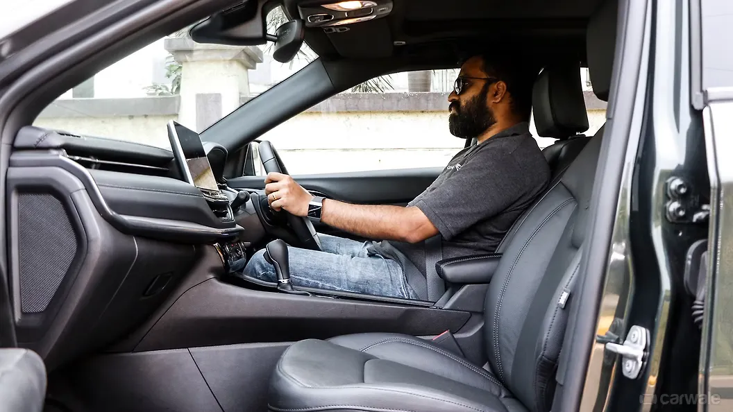 Compass Front Seat Headrest Image, Compass Photos in India CarWale