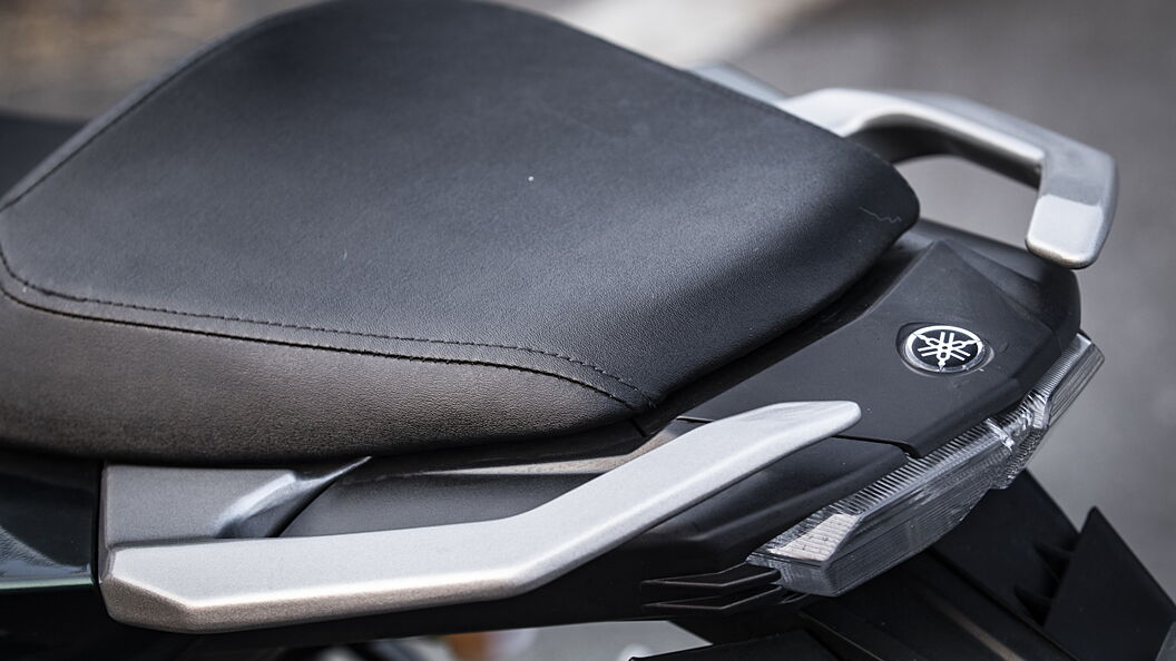 Fz25 store seat cover