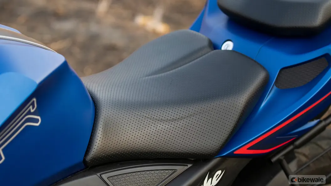 TVS Apache RTR 200 4V Bike Seat Image BikeWale