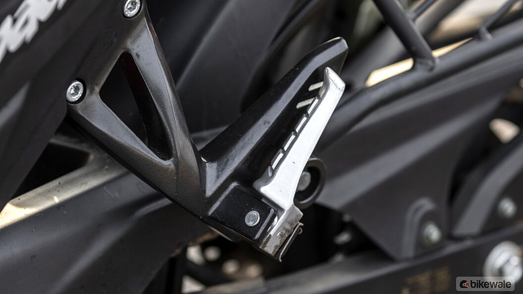 TVS Apache RTR 200 4V Rider Footpeg Image – BikeWale