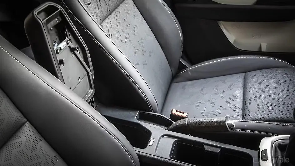 Altroz Front Centre Arm Rest Storage Image, Altroz Photos in India