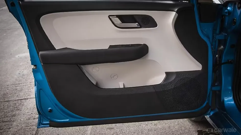 Altroz Front Left Door Pad Image, Altroz Photos in India CarWale