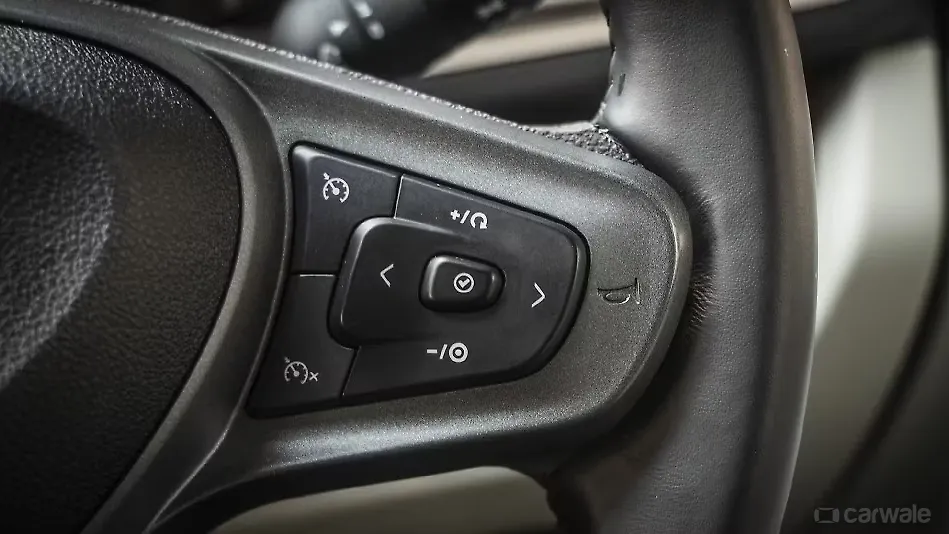 Altroz Right Steering Mounted Controls Image, Altroz Photos in India