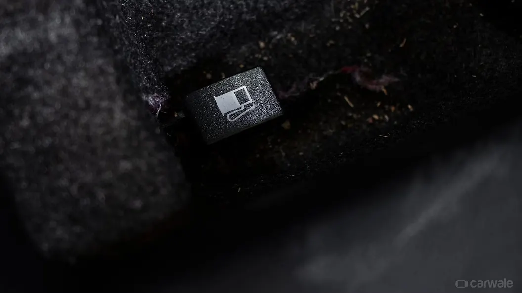 Swift Boot Release Lever/Fuel Lid Release Lever Image, Swift Photos in