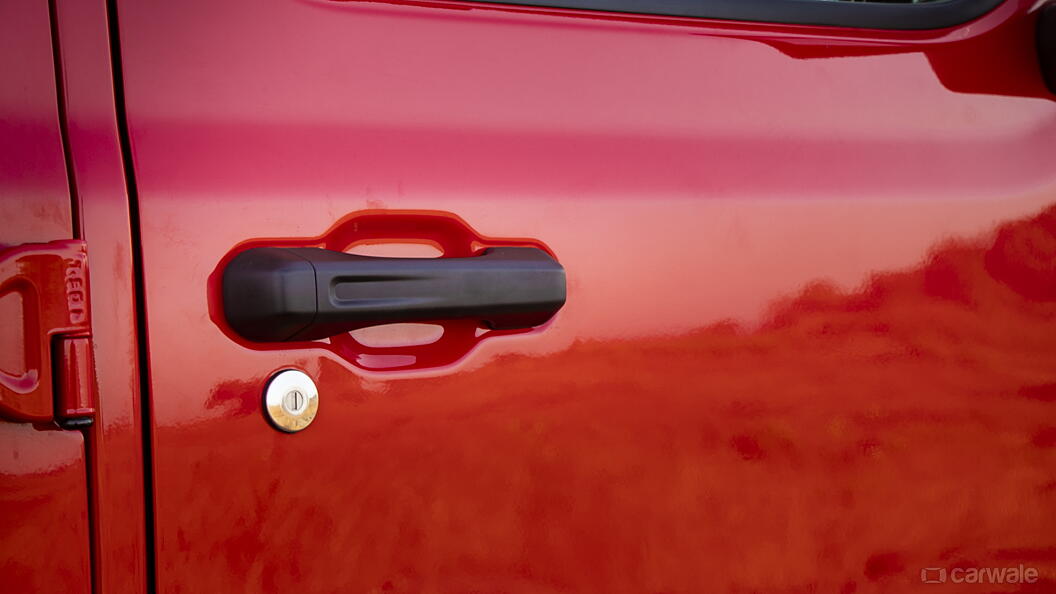 Wrangler Front Door Handle Image, Wrangler Photos in India - CarWale