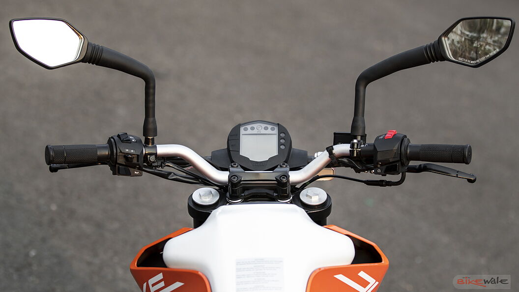 Ktm duke 125 2024 front view