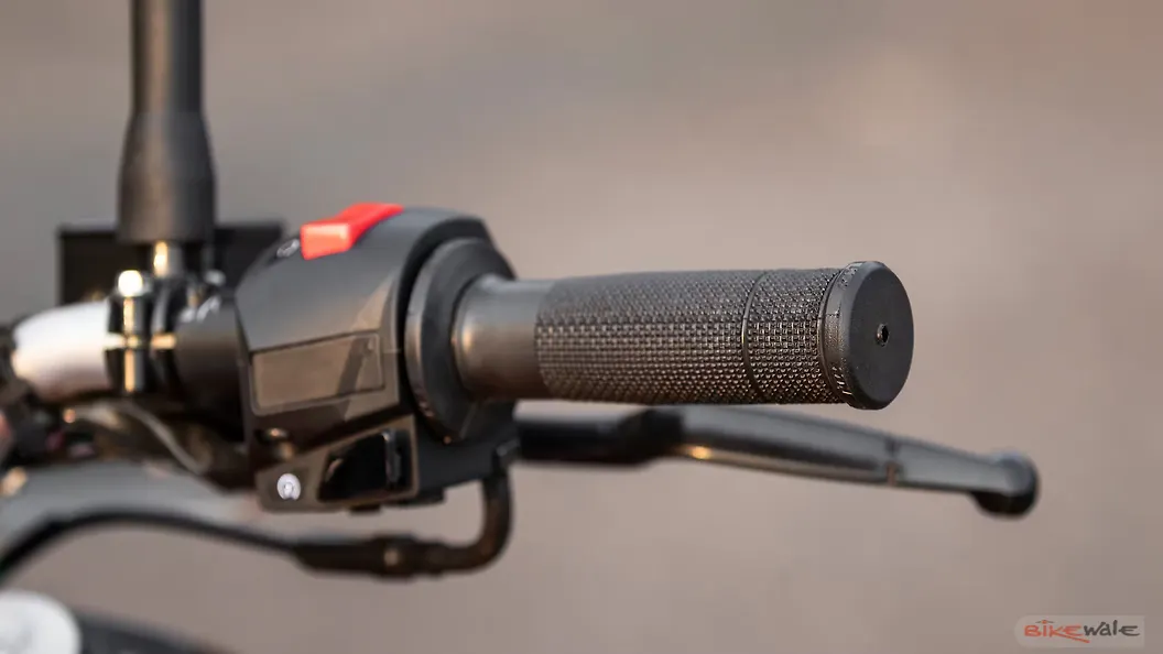 KTM 125 Duke [2021] Bar End weight Image BikeWale