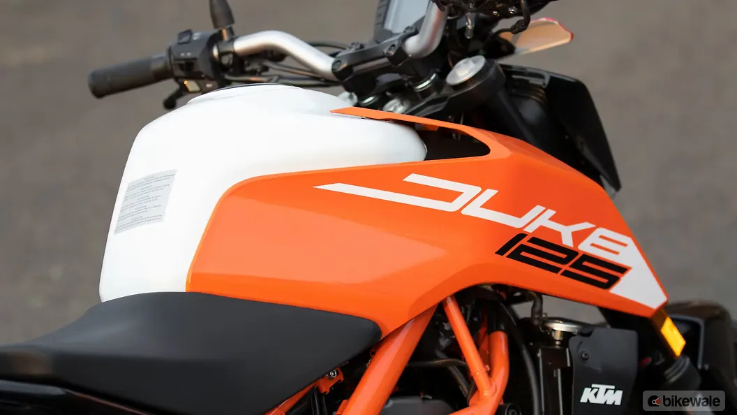 KTM 125 Duke [2021] Branding/Fuel Tank Decal Image BikeWale