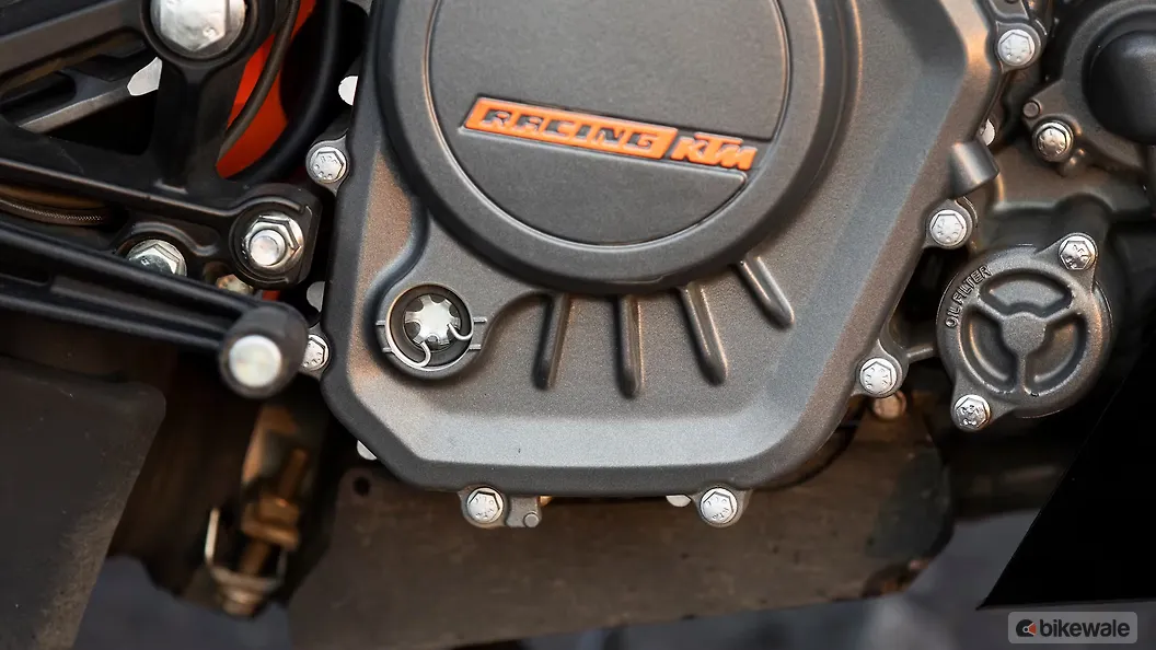 KTM 125 Duke [2021] Engine Oil Level Indicator Image BikeWale