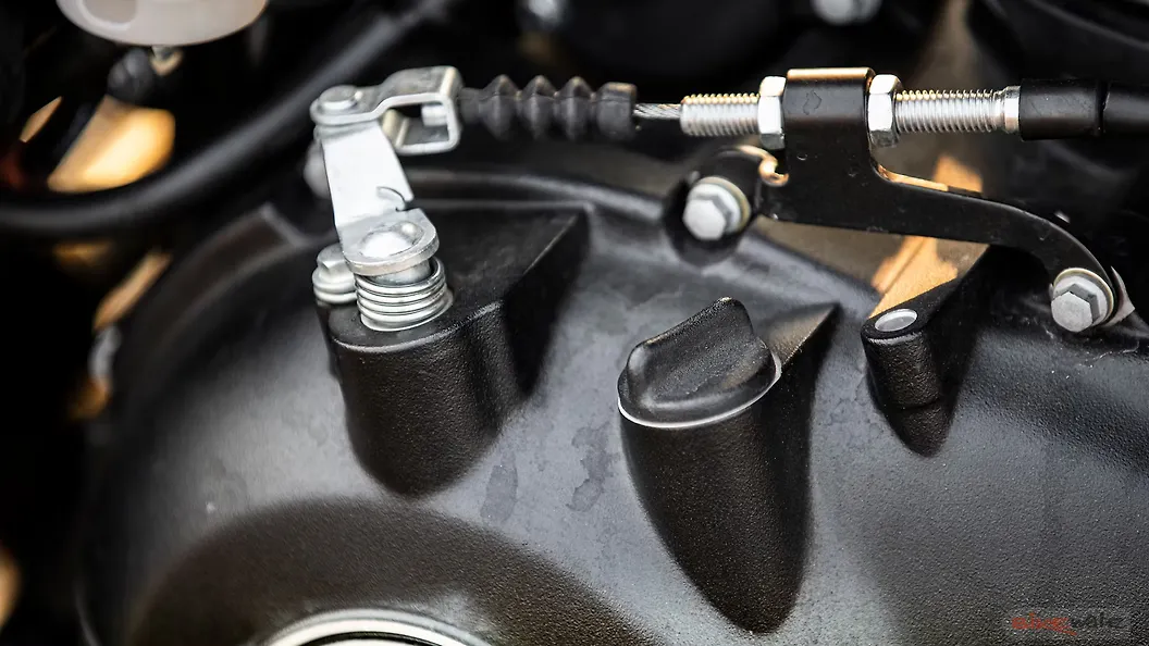 Royal Enfield Himalayan Seat Remove/Fix Lock Image BikeWale