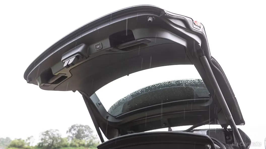 f-pace-open-boot-trunk-image-f-pace-photos-in-india-carwale