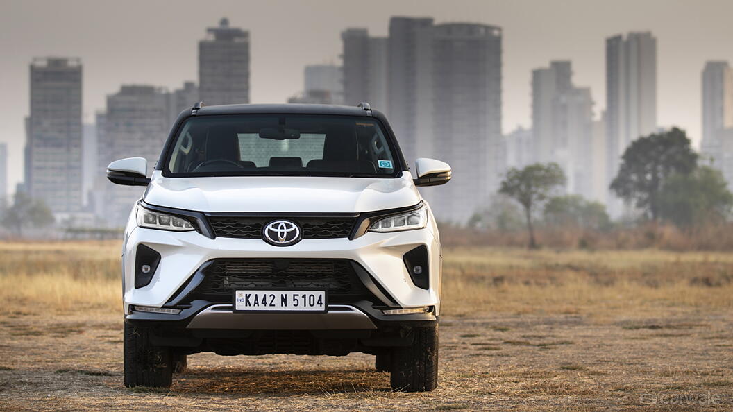 Fortuner Left Side View Image, Fortuner Photos in India - CarWale