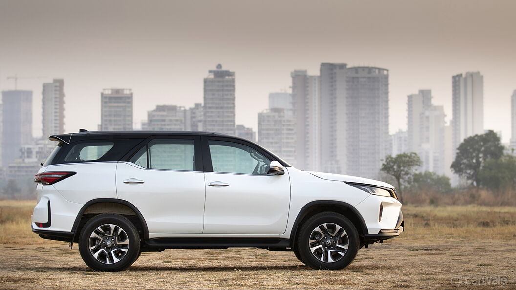 Toyota Fortuner Left Side View
