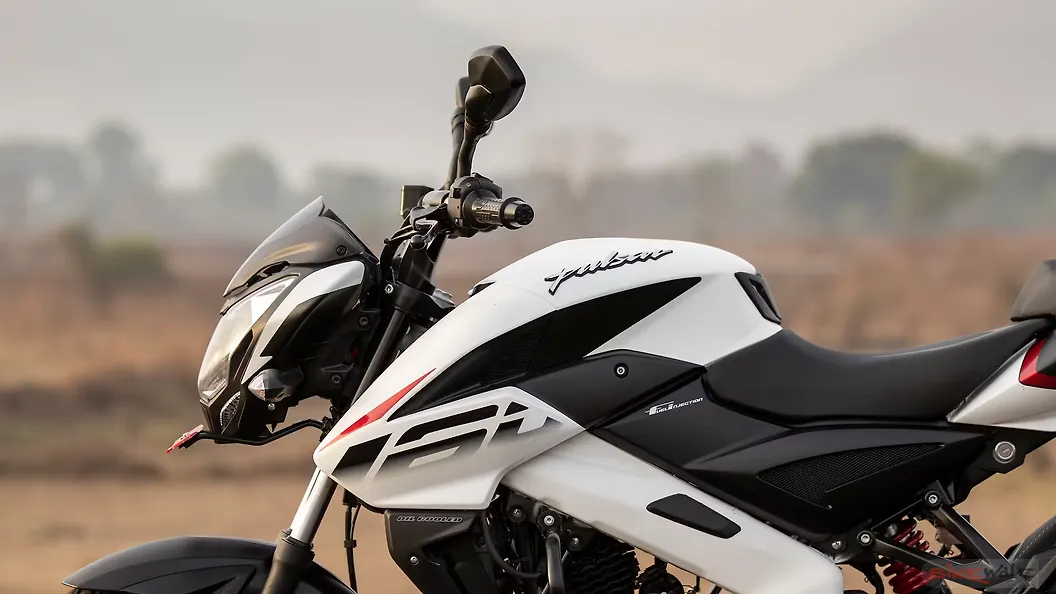 ns 200 petrol tank cover price