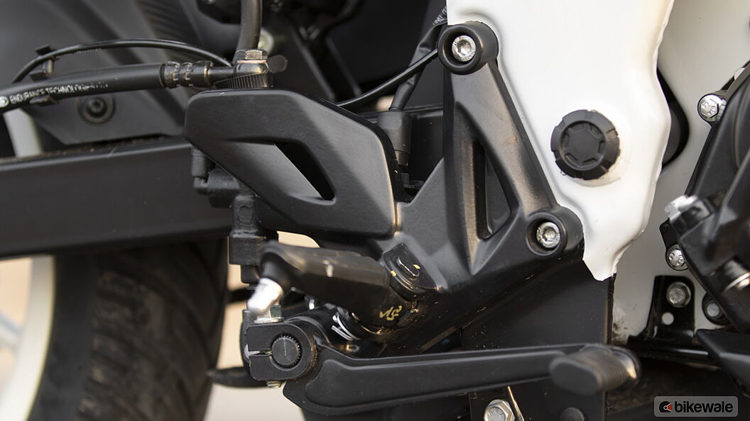 Bajaj Pulsar NS160 Rider Footpeg Image – BikeWale