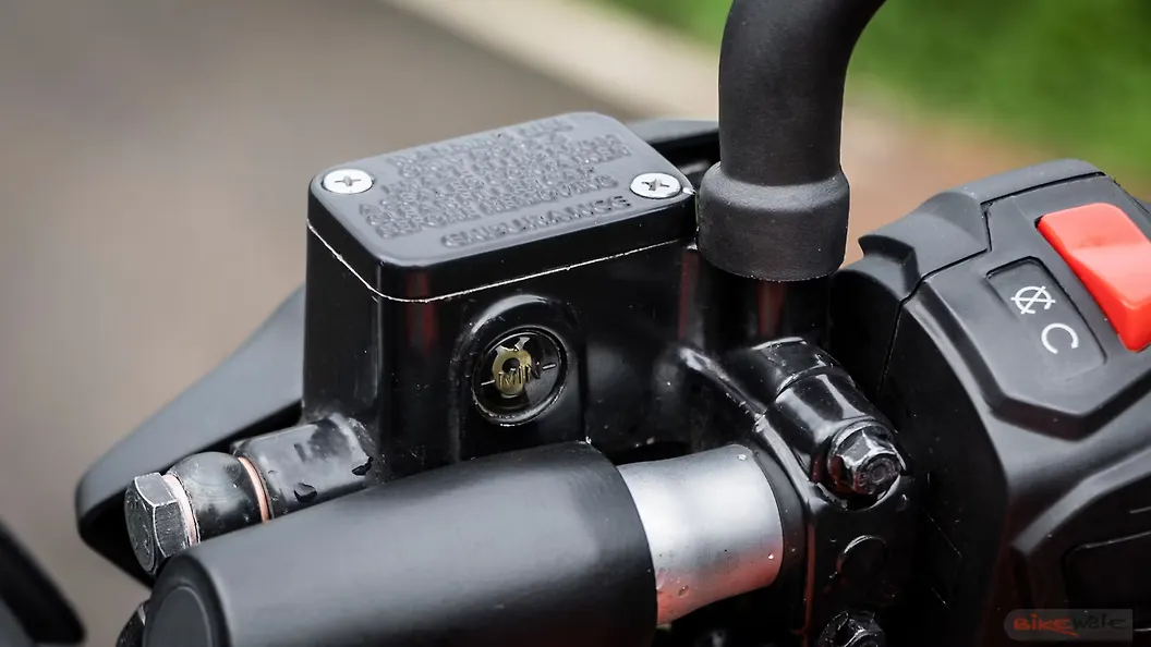 Bajaj Pulsar NS125 Front Brake Fluid Reservoir Image BikeWale