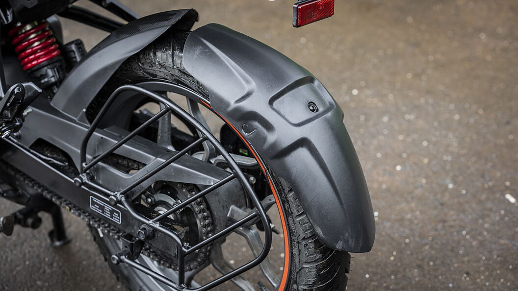 Pulsar 125 back on sale mudguard price