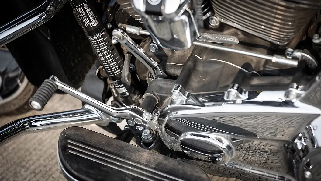 HarleyDavidson Road Glide Special Gear Shift Lever Image BikeWale