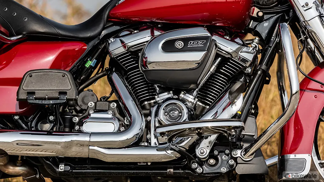 HarleyDavidson Road King Exhaust Headers Image BikeWale