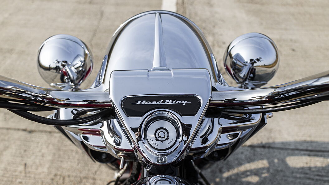 Road king deals handlebar clamp cover